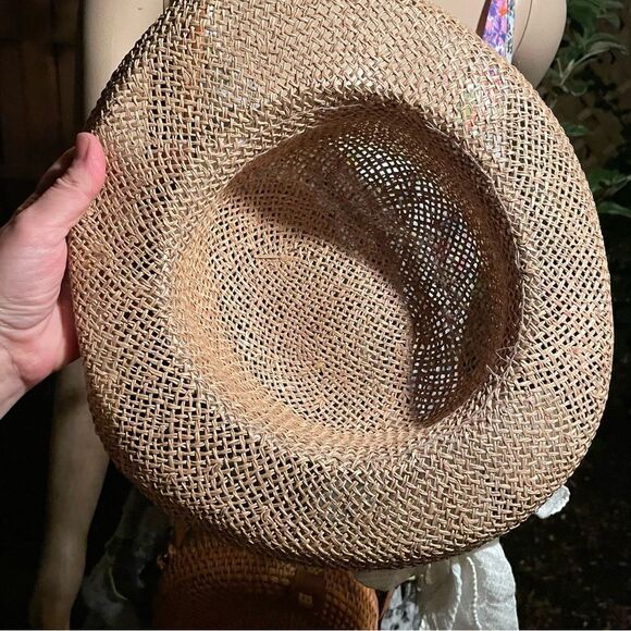 Straw hat with white sash - Picture 2 of 4